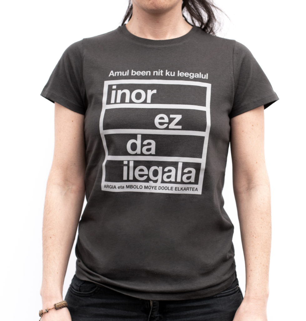 INOR EZ DA ILEGALA kamiseta, gris iluna, estua