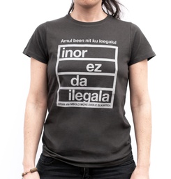 [ELI_1015] INOR EZ DA ILEGALA kamiseta, gris iluna, estua
